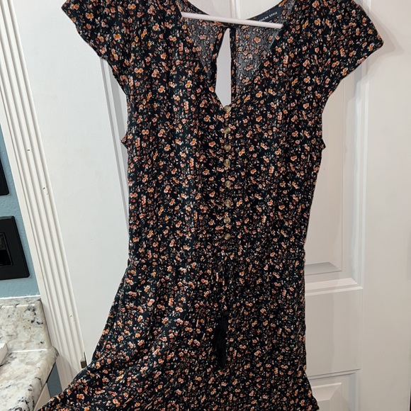 American Eagle Flowery pattern Romper - Picture 2 of 4